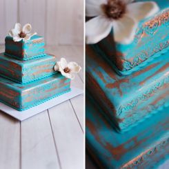 Elegancki piętrowy tort weselny niebieski stare złoto z Cukierni Hania