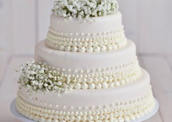 Tradycyjny tort weselny biały z perełkami - Cukiernia Hania