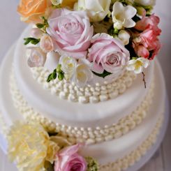 Tradycyjny tort weselny z kwiatami - Cukiernia Hania