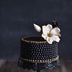 Czarny tort weselny elegancki - Cukiernia Hania